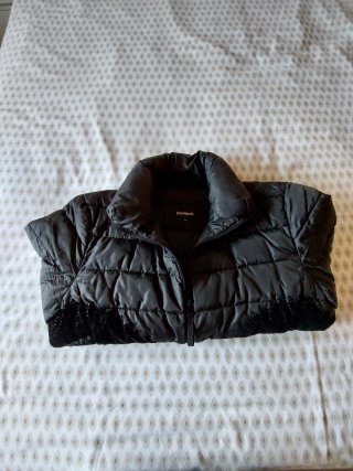 Anorak Desigual Negro Talla M