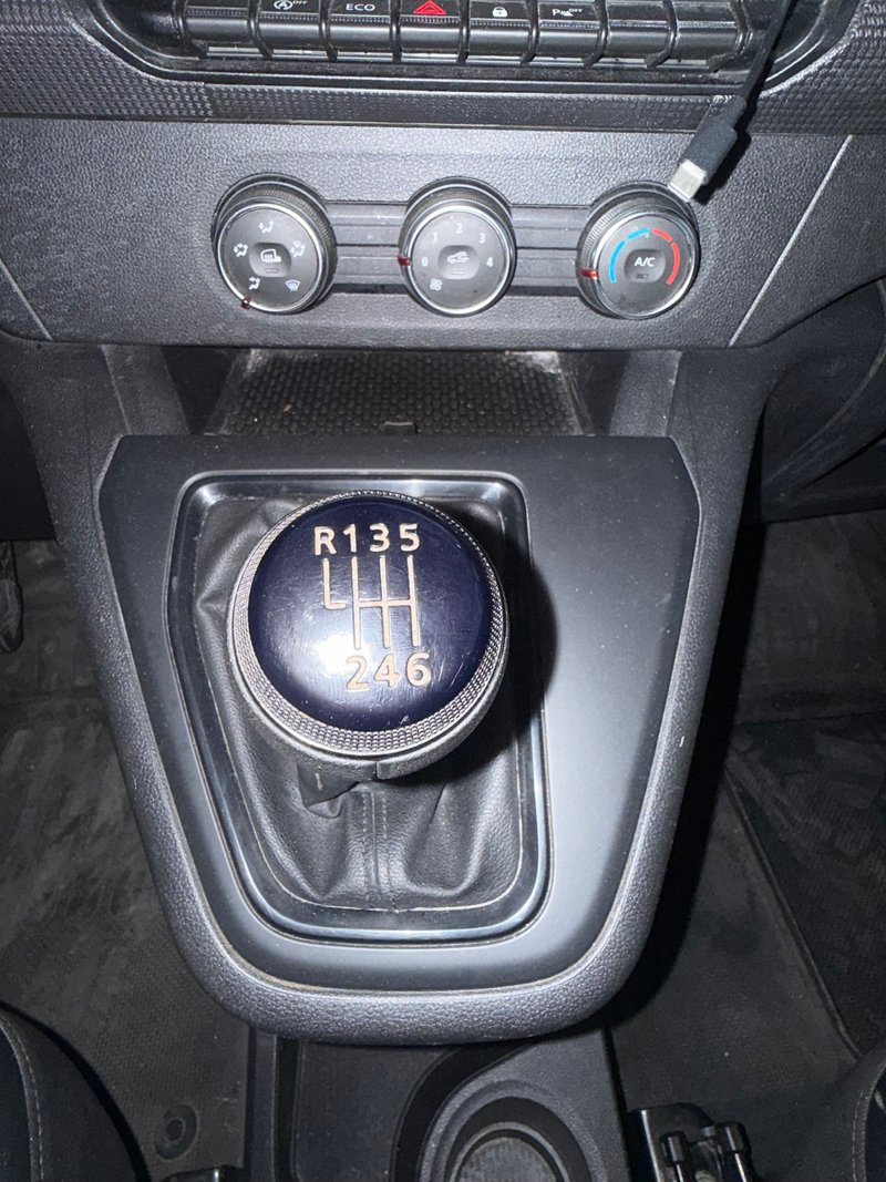 Renault Kangoo 2022, foto 21