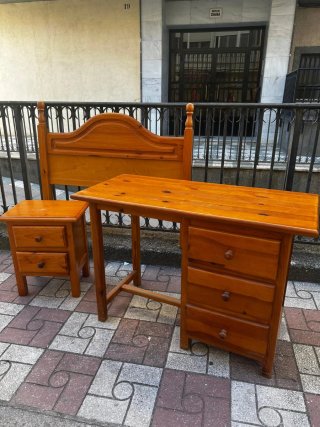 Lote de Muebles de Dormitorio en Madera