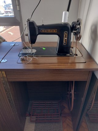 Máquina de coser Wertheim negra