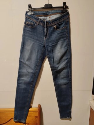 Pantalón vaquero Zara jovencita.