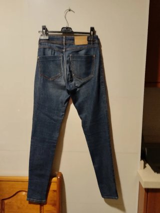 Pantalón vaquero Zara jovencita.