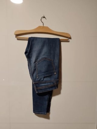 Pantalón vaquero Zara jovencita.