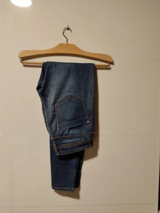 Pantalón vaquero Zara jovencita.