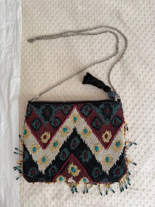 Bolso Parfois étnico con flecos y cadena