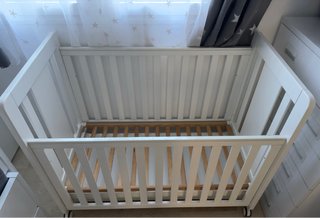 Cuna blanca Trama de Madera con Cajón y colchón.