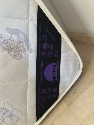 Cuna blanca Trama de Madera con Cajón y colchón.
