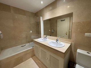 Piso en venta en Los Arqueros-Puerto del Almendro en Benahavís