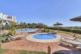 Piso en venta en Los Arqueros-Puerto del Almendro en Benahavís