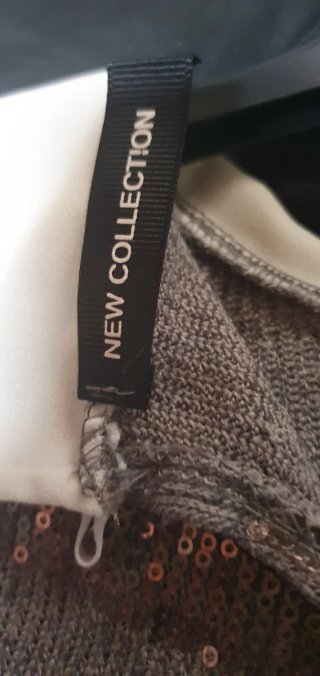 Maglia con paillettes e colletto bianco
