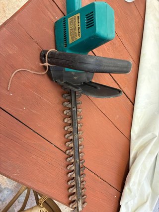 Cortasetos Black & Decker