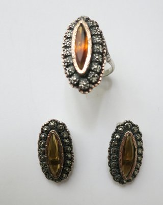 Conjunto Anillo y Pendientes Ovalados