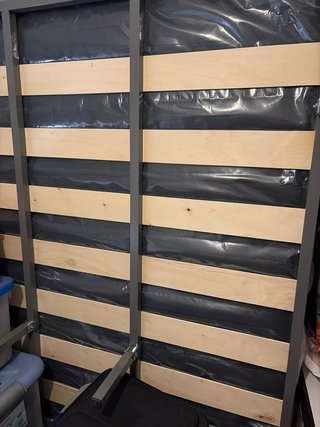 3 Somier 150x190 patas metálicas precio por unida