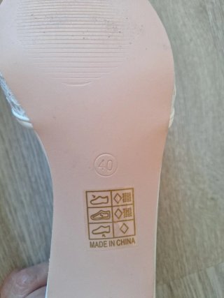 Zapatos de novia blancos con encaje