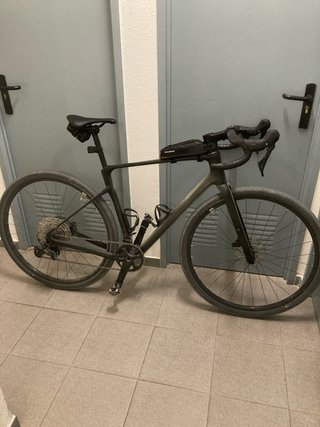 Bicicleta de Gravel negra