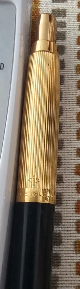Bolígrafo Parker Negro y Dorado