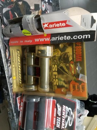 Set de varios Pares de Puños para Moto y Scooter