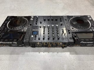 2x Pioneer DJ CDJ-2000NXS2 + DJM-900NXS2