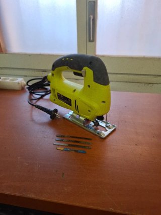 RYOBI SIERRA CALADORA EJ 500