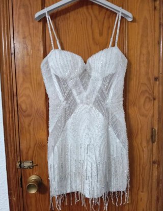 Vestido de fiesta blanco con pedrería