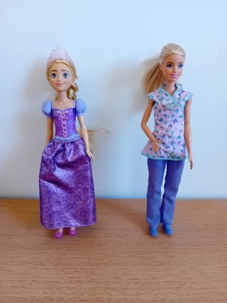 Lote Barbie Rapunzel y Barbie enfermera