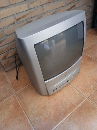 TV Philips 14 + VHS Combo (no va bien)