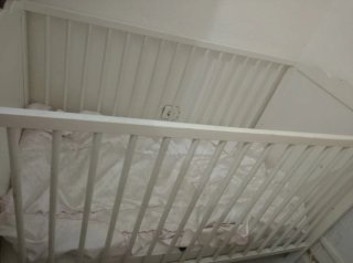 Cuna blanca de madera