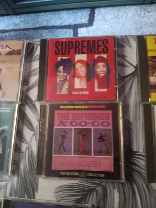 5 lotes de CDs: Hevia,The Supremes,Little Richard