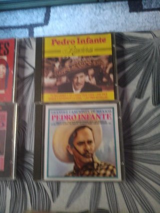 5 lotes de CDs: Hevia,The Supremes,Little Richard