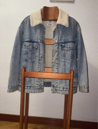 Cazadora vaquera Pull&Bear con borrego