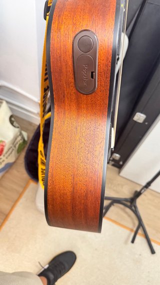 Guitarra Smart Poputar x Kepma con LED y bluetooth