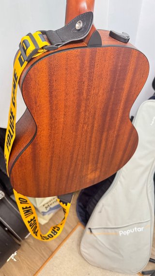 Guitarra Smart Poputar x Kepma con LED y bluetooth