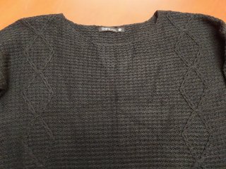 Jersey negro crop punto calado
