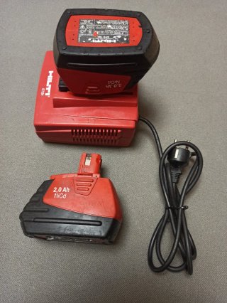 Cargador y 2 Baterías Hilti