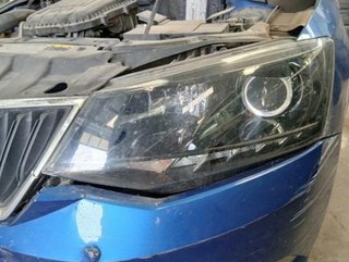 Faro izquierdo skoda fabia 1.0 active 1303006