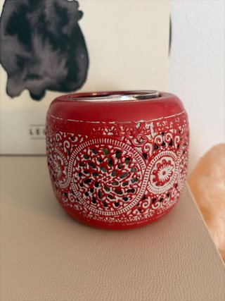 Portavelas Rojo con Detalles Calados