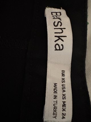 Falda pantalón corta negra Bershka