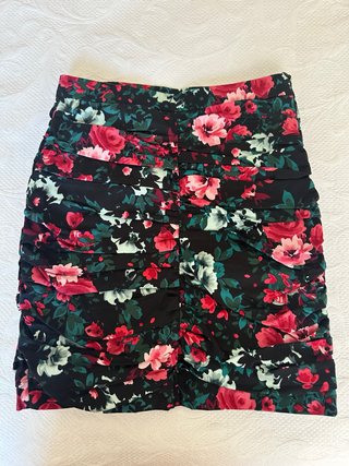 Falda drapeasa Stradivarius tiro alto flores XS