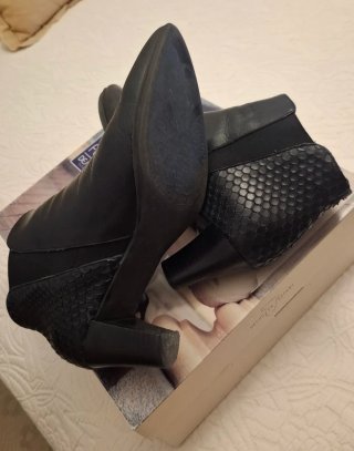Botines de Piel Negros Desireé