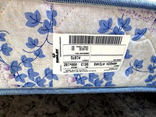 Somier con patas y colchón