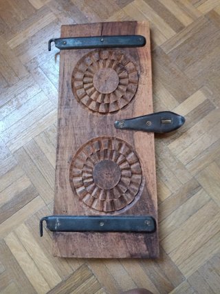 Mueble Auxiliar de Madera Rústico