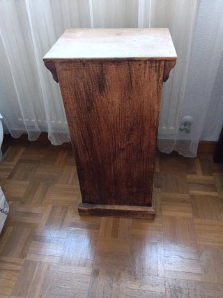 Mueble Auxiliar de Madera Rústico