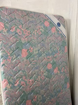 Colchón de tela con estampado floral