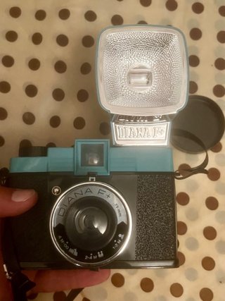 Câmera Lomography Diana F+ Azul e Preta