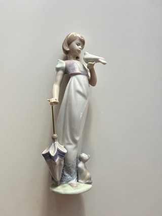 Figura de Porcelana Lladró Niña con Paloma