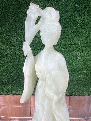 Statua Geisha in Giada Portafortuna
