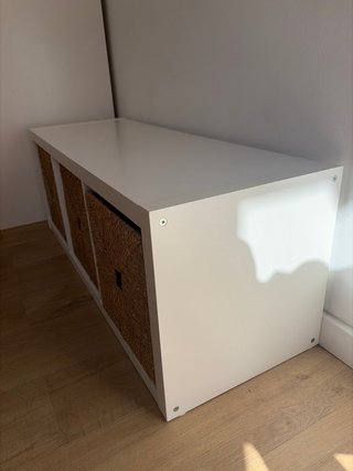 Mueble Kallax Ikea con cestas