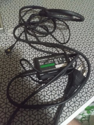 Console Sony PSP nera con custodia e giochi