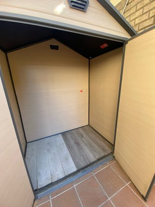 Caseta de jardín de plástico beige