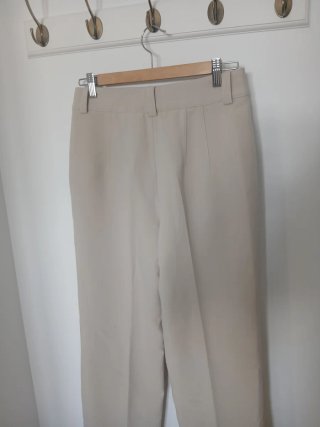 Pantalones de pinza ZARA beige